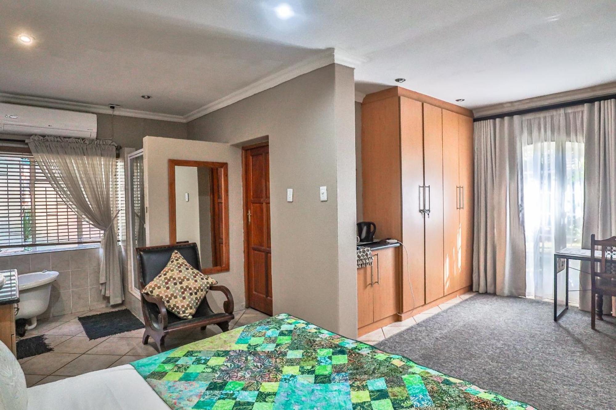 Sunset Ridge Guest House Rustenburg Exterior photo