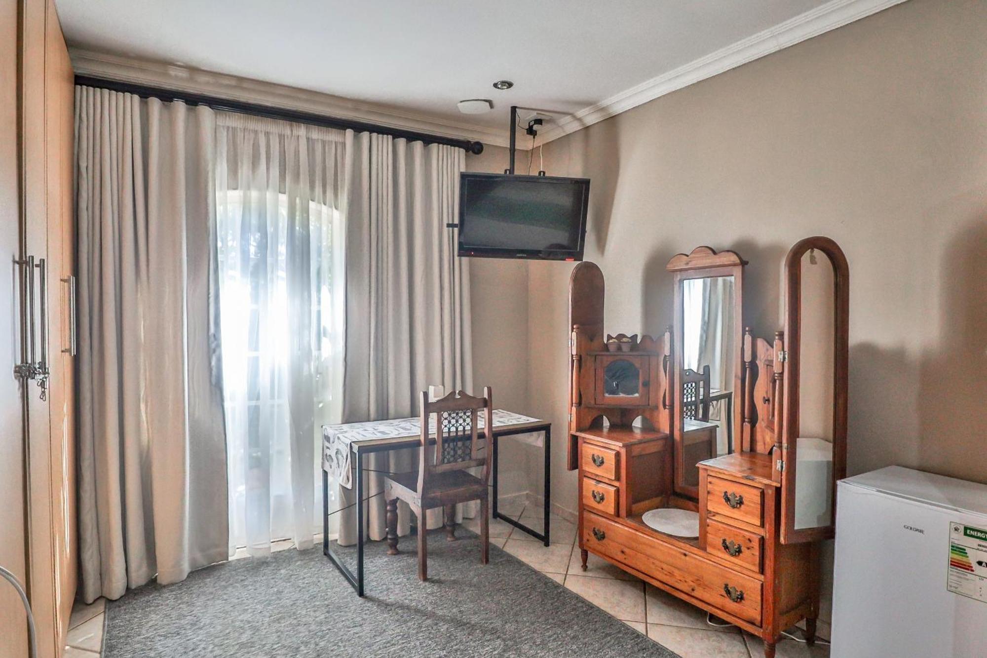 Sunset Ridge Guest House Rustenburg Exterior photo