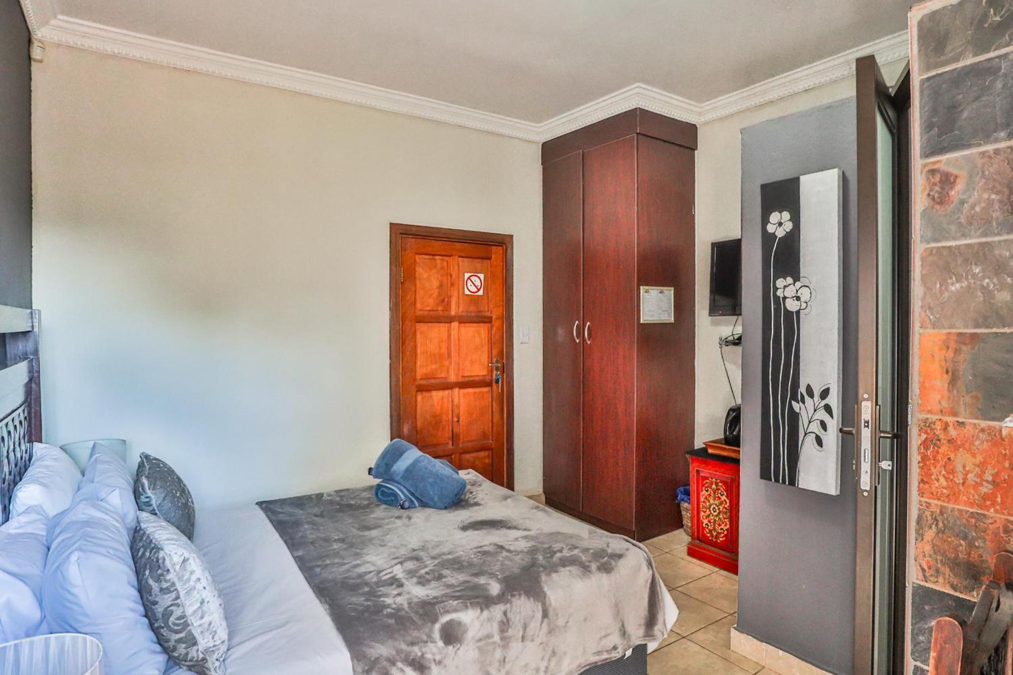 Sunset Ridge Guest House Rustenburg Exterior photo